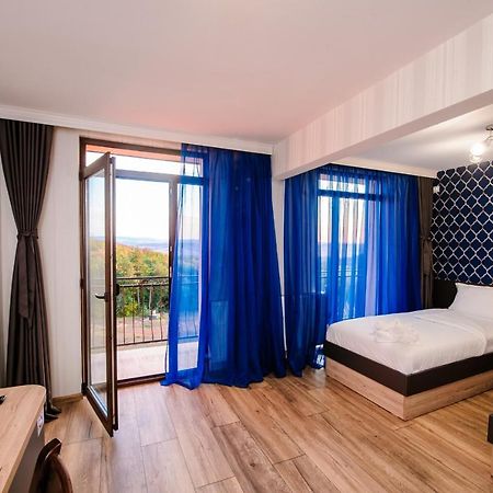 Hotel Пиргуля à Miladinowzi Extérieur photo