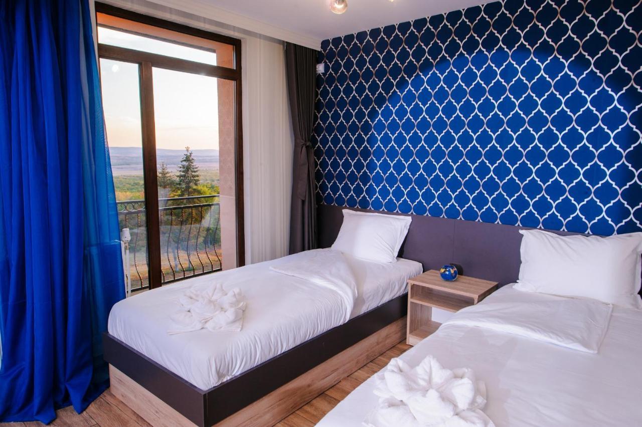 Hotel Пиргуля à Miladinowzi Extérieur photo