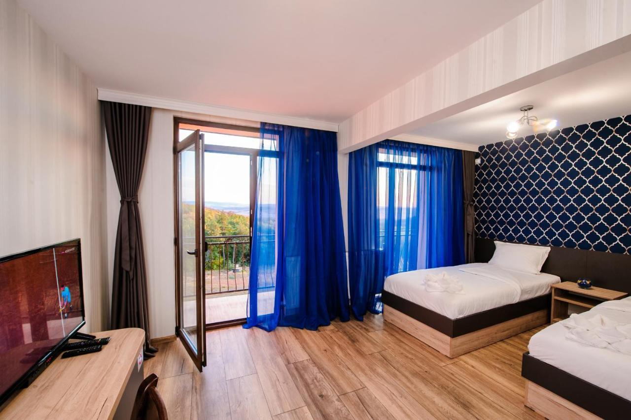 Hotel Пиргуля à Miladinowzi Extérieur photo